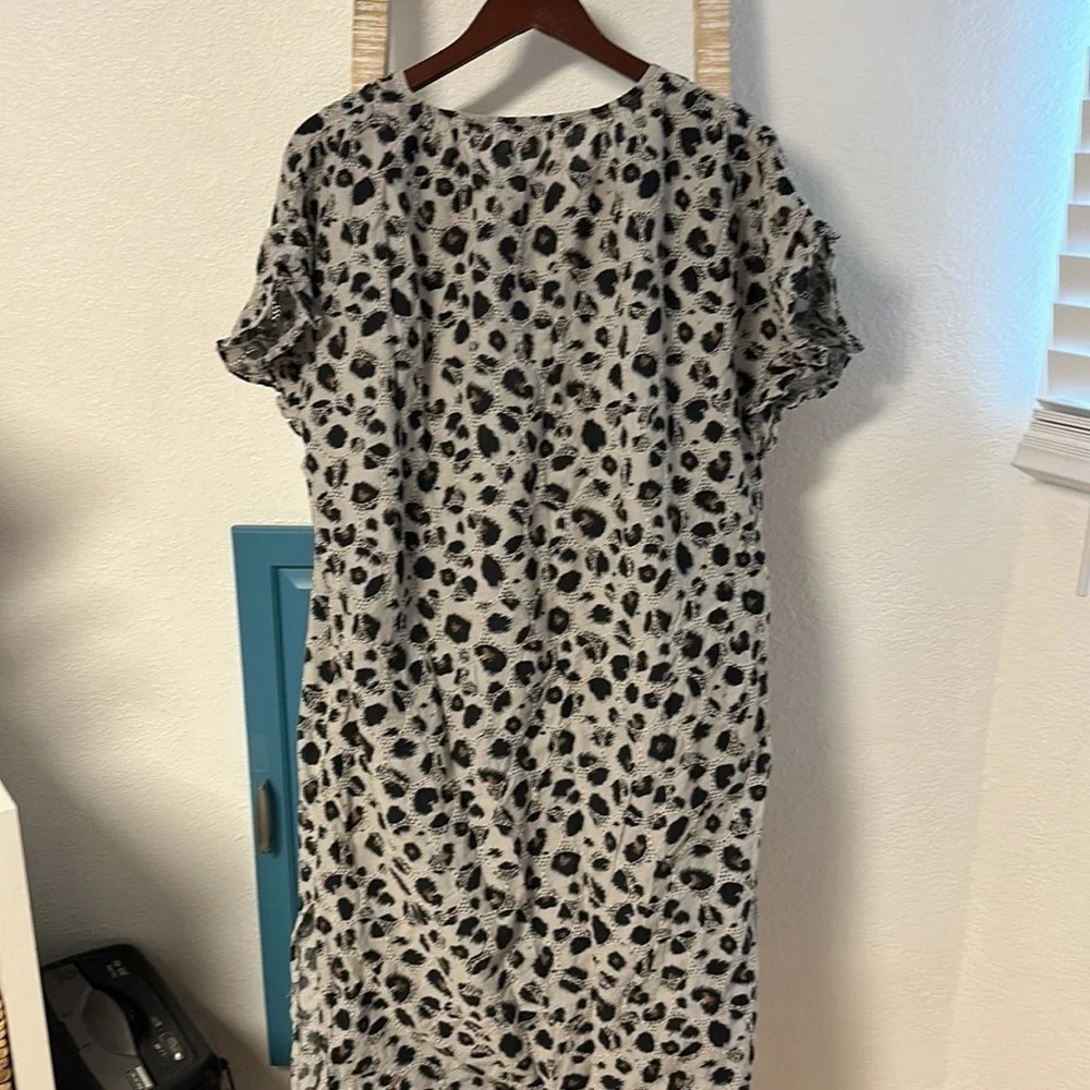 KATE Landry Dress Medium Leopard Print w pockets and size slit. Oversized - Picture 10 of 13